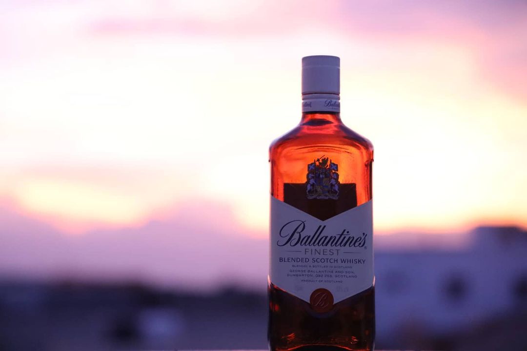 Rượu Ballantine's Finest Blended Whisky