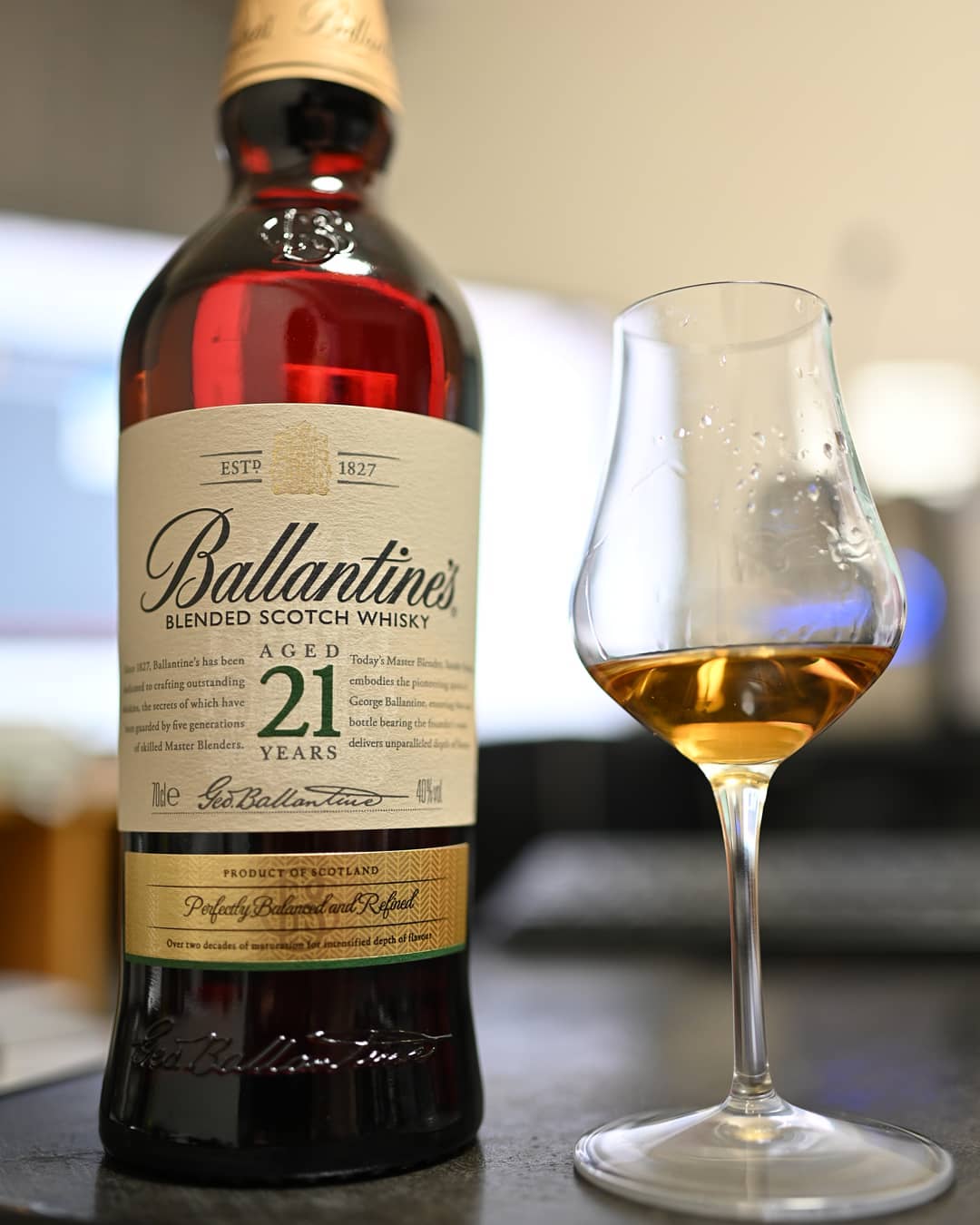 Rượu Ballantine's 21 Blended Scotch Whisky