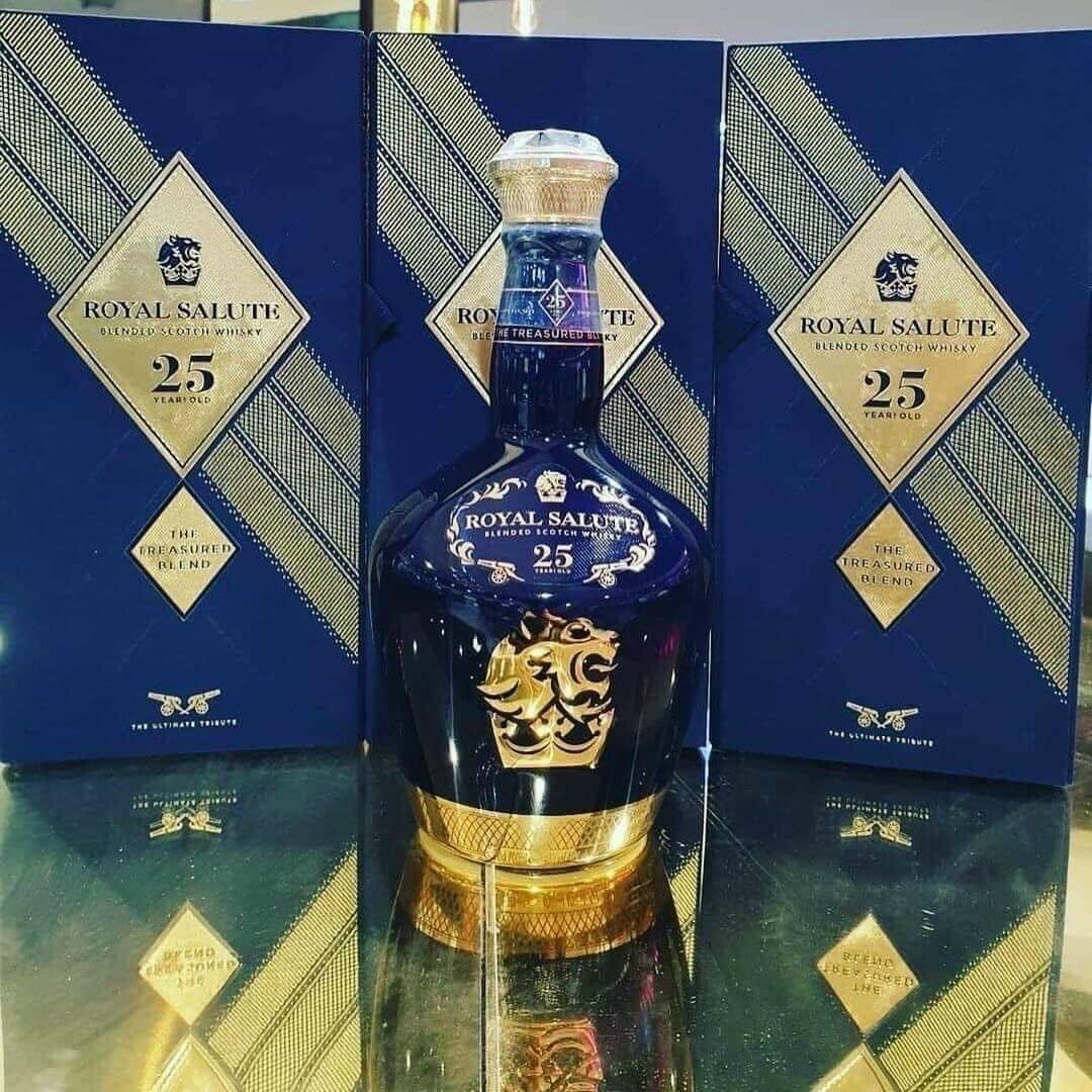 Ruou Chivas 25 Royal Salute Blended Scotch Whisky