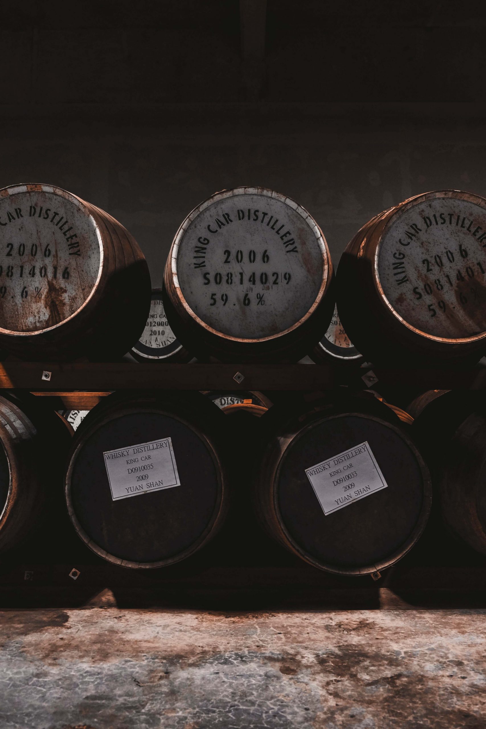 Thùng gỗ sồi để trưởng thành rượu whisky
