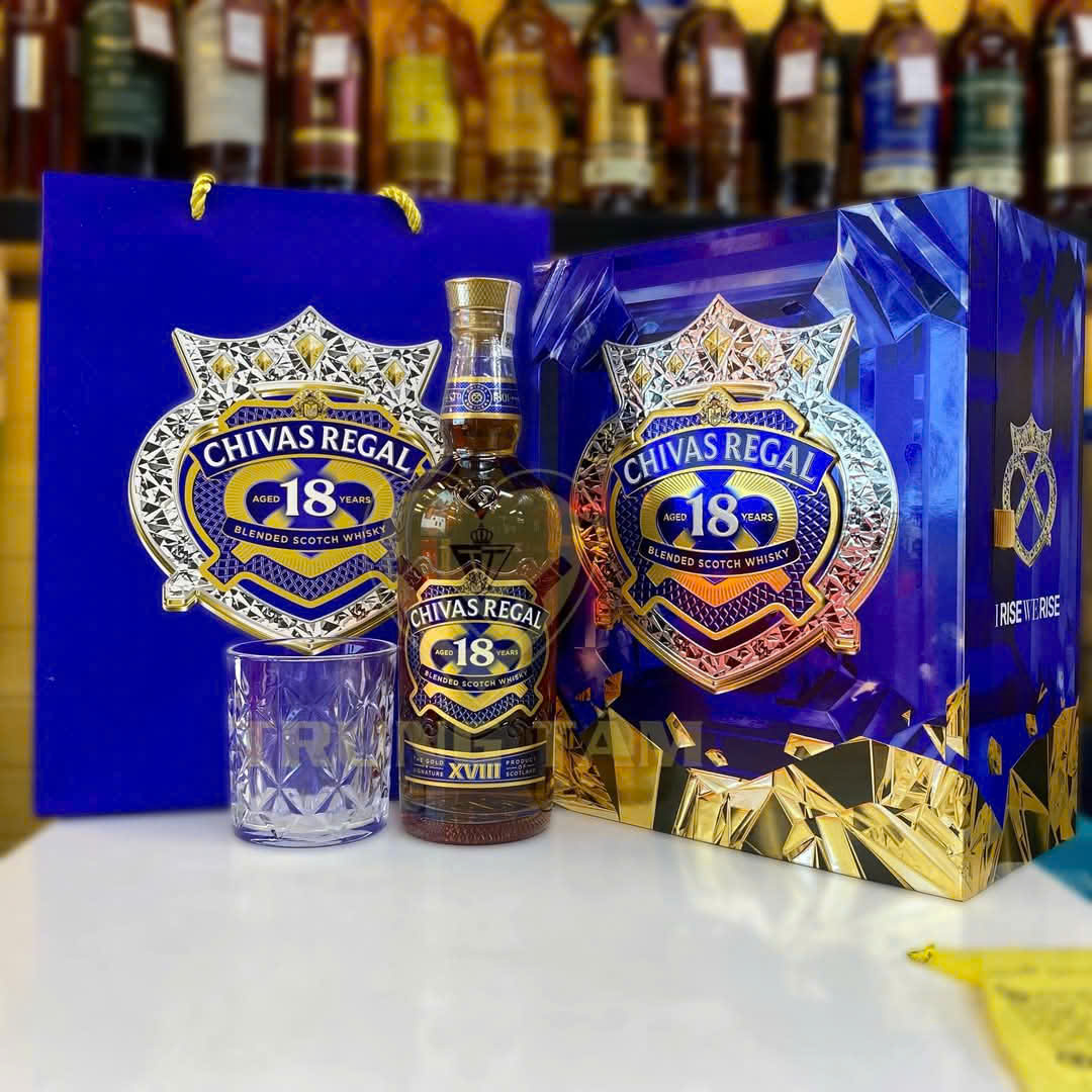 Chivas Regal 18 năm hộp quà Tết 2025