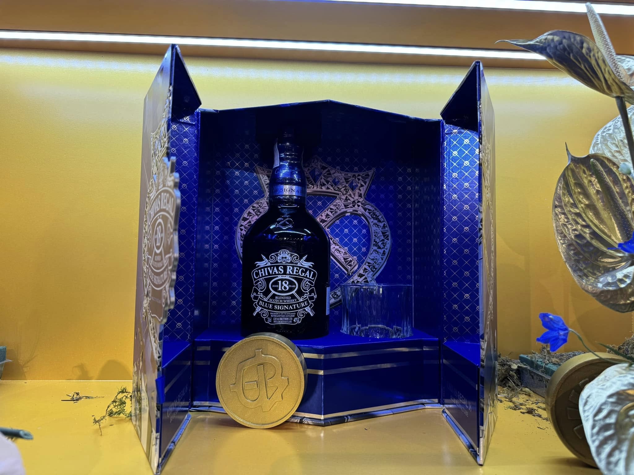 Rượu Chivas 18 Blue Hộp quà Tết 2025