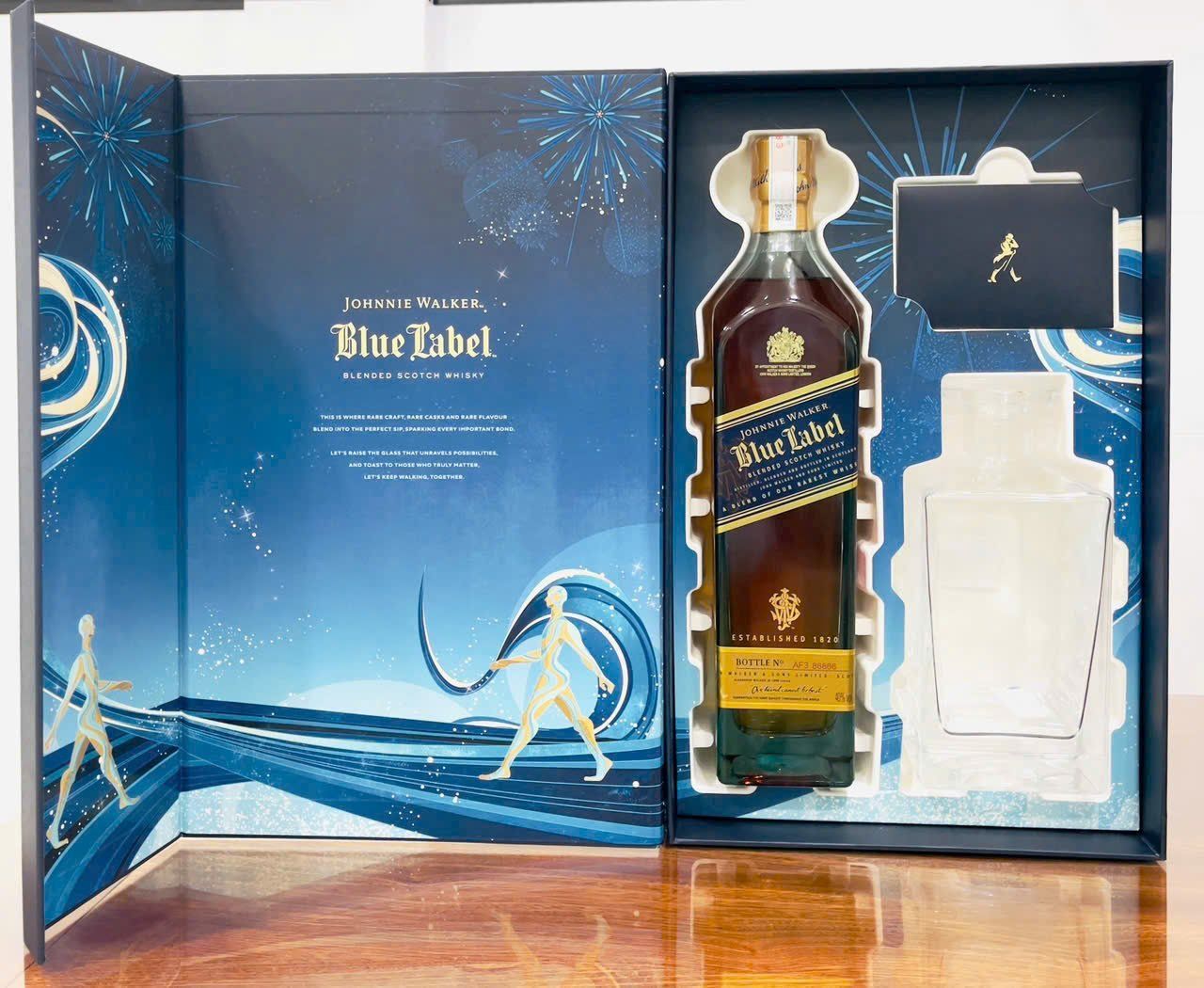 Rượu Johnnie Walker Blue Hộp quà Tết 2025