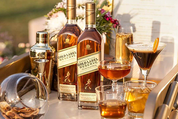 Thưởng thức Johnnie Walker Gold Hộp quà Tết 2025